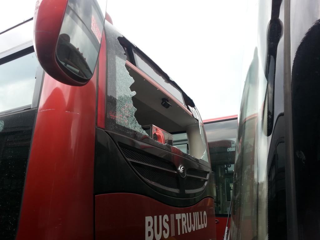 bustrujillo's tweet photo. Rechazamos categoricamente actos bandalicos ocurridos en contra de Bus Trujillo en el dia de hoy! http://t.co/UZ33fwC5wn