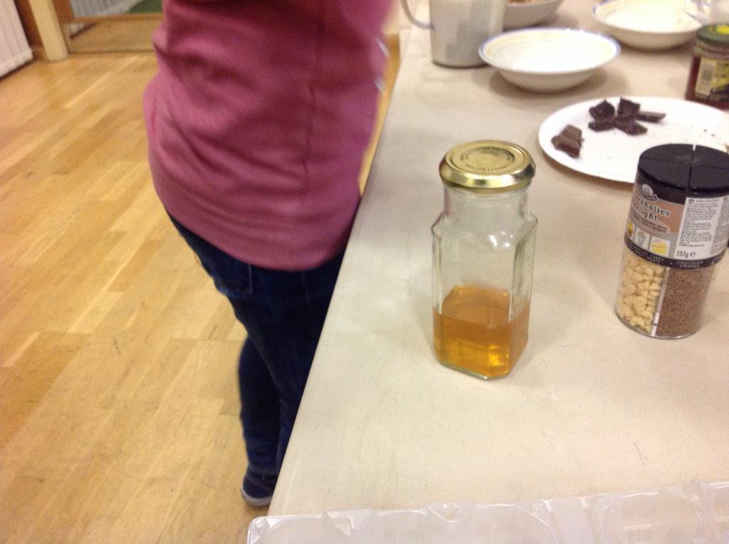 Is this vinegar, oil, golden syrup or jelly?