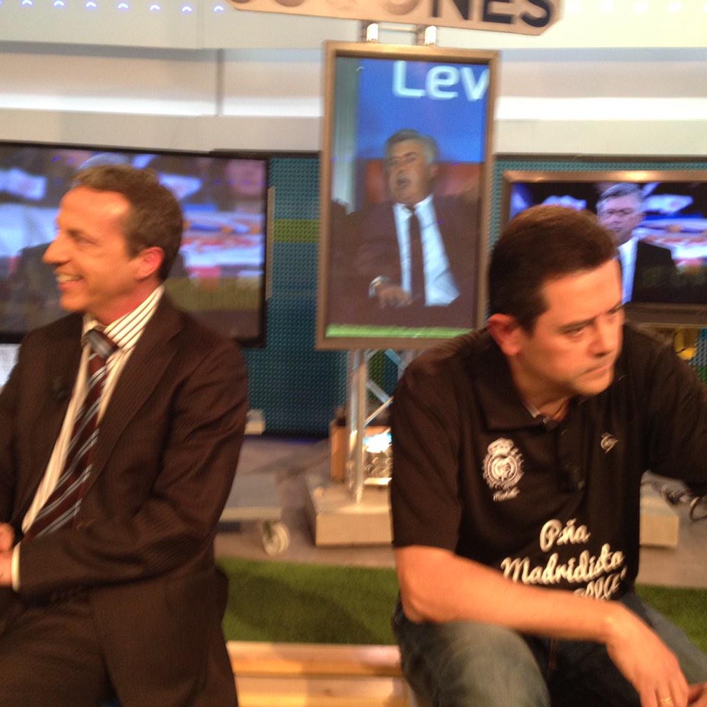 NachitoTV's tweet photo. Dos personajes totalmente antagónicos @As_TomasRoncero y @cristobalsoria @elchiringuitotv http://t.co/oNDFkbe4Gw