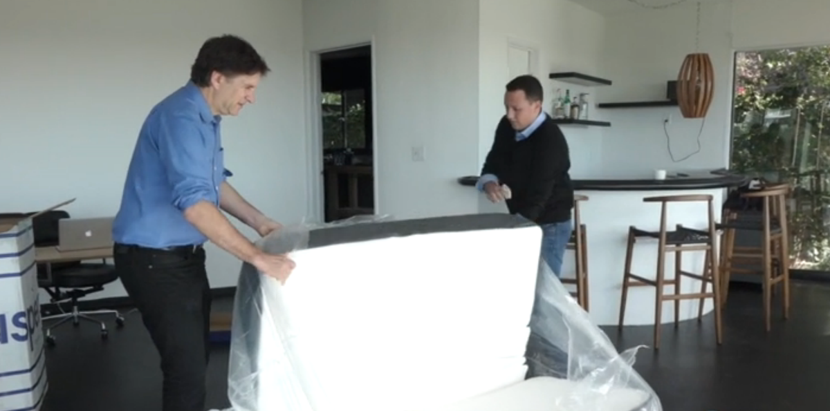 Our <a href="/jeffersongraham/">Jefferson Graham 📷</a> unboxes <a href="/Casper/">Casper</a>'s bed-in-a-box with CEO <a href="/Pkrim/">Philip Krim</a>. #TalkingTech. usat.ly/1E5R92m @usatoday.