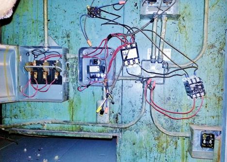Klein_Tools's tweet photo. In case you wanted some examples of what NOT to do…
http://t.co/kZQIxKNPhD (via @ecmweb) #CodeViolation http://t.co/2ilDEsAuWX