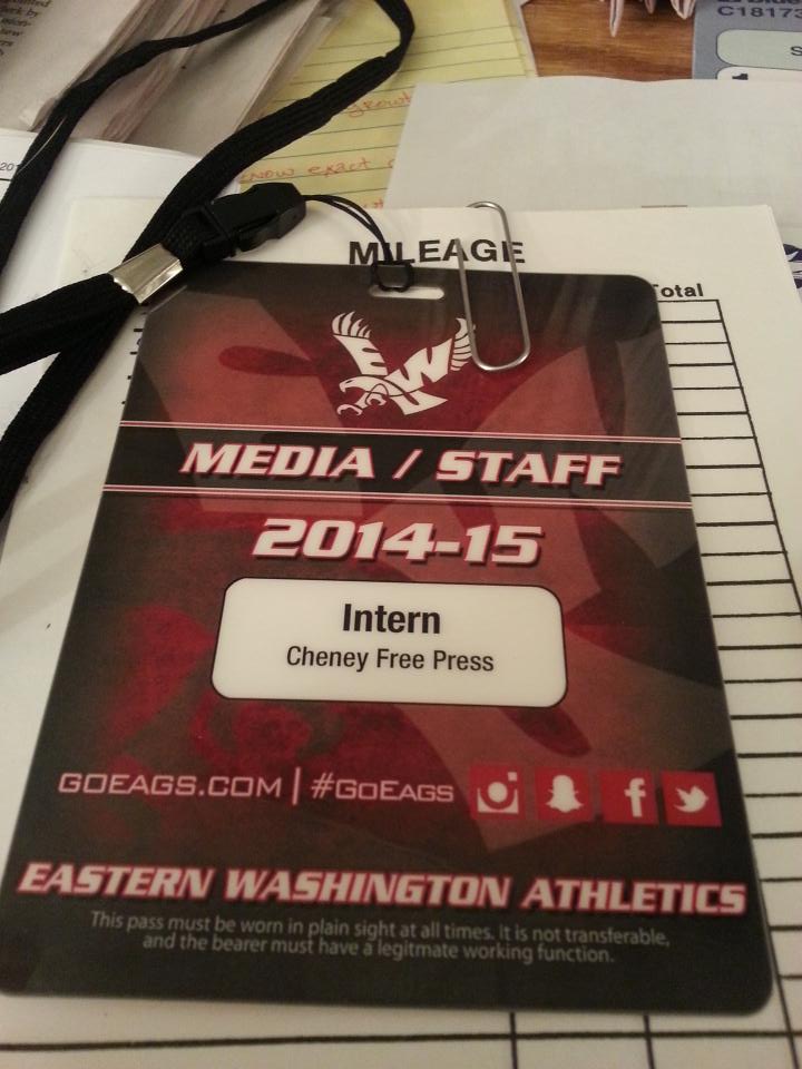 Curleybs's tweet image. Acting like an intern tonight! #sportsphotos