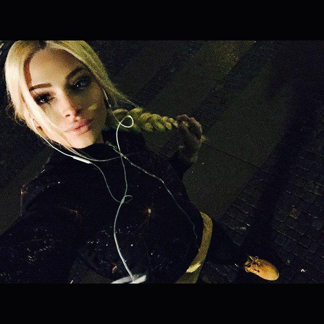 To lie down, rest, hair in a braid and a walk 😉