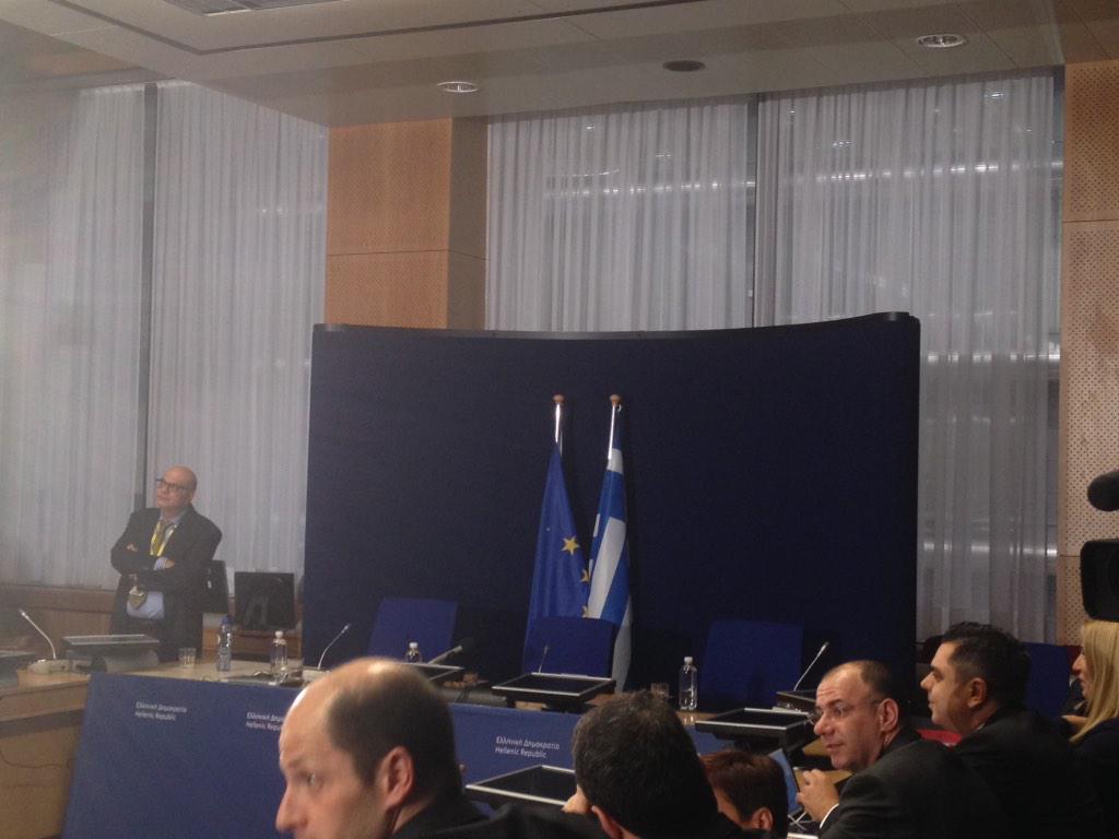 antodem's tweet image. #EUCO waiting for @tsipras_eu The Press room is full of italian and spanish journalists #curiosity #samedestiny