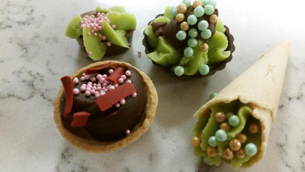 AngelaWardMedia's tweet image. Chocolate night @ClickNetworking