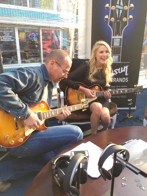 Ashley Smith’s pics and videos