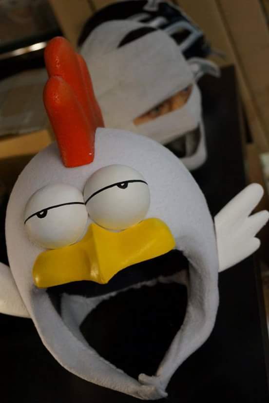 MGSSeries's tweet image. Did you miss the reveal of the Chicken Hat in The Phantom Pain ? Check out konami.jp/kojima-pro/sta…