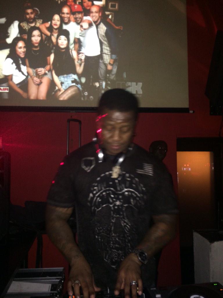 djthompson1996's tweet photo. Hitting the club with DJ Fresh #fresh #vaccomatto #ClubMatters http://t.co/RKX6tcuJz7