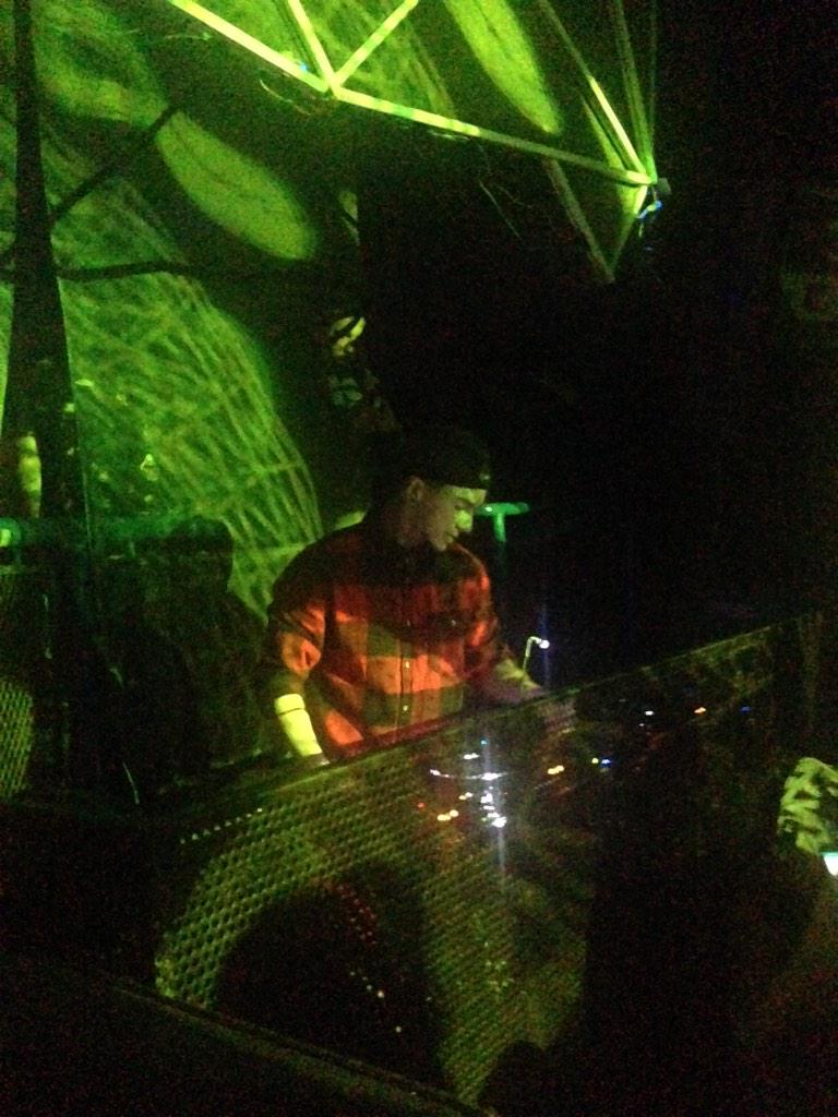 _futurefactory's tweet photo. Gece @MertKoksaldi ile devam ediyor! @indigoist #FFexclusive #ErasmusWelcomeParty http://t.co/raANRflJAo