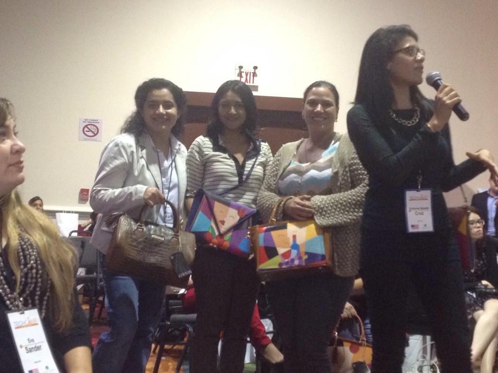 VocesVitalesSV's tweet photo. El equipo de @evasander con el lanzamiento de la marca @jwsuriano! #TechCampSV #TechCampWEA http://t.co/q5HNkaxaHY