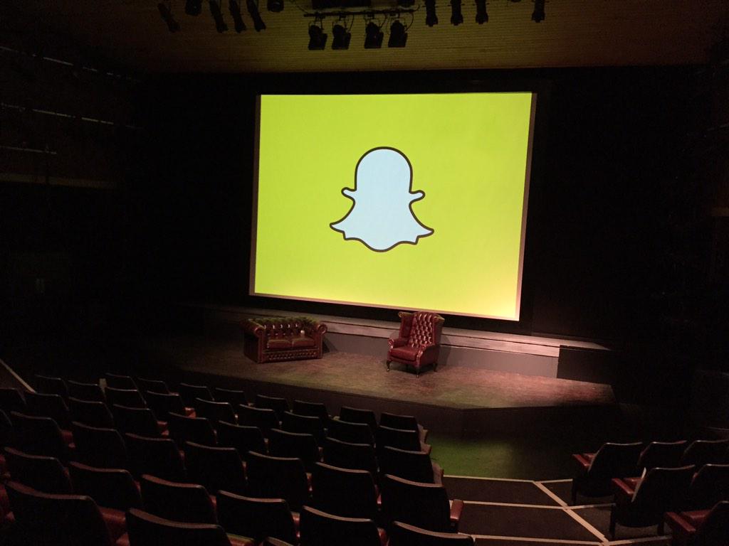 Absolute pleasure to host <a href="/evanspiegel/">Evan Spiegel</a> for our Snapchat event tonight. Brilliant night for <a href="/EtonEntSoc/">Ent Soc - Eton</a>