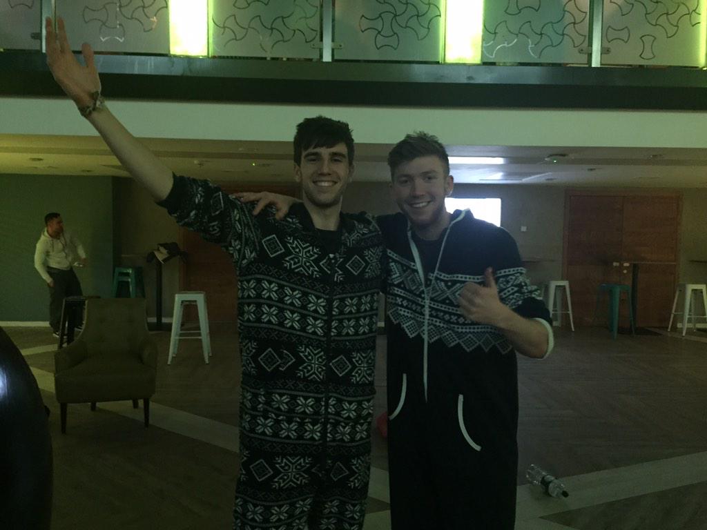 TrentRAG's tweet photo. These two are off on holidaaaaay!! 🏄🌴 http://t.co/6JzpieRY2c