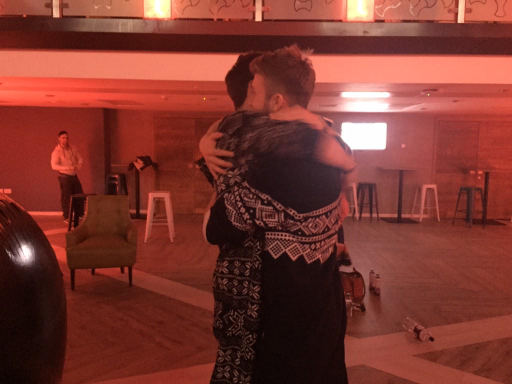 These two are off on holidaaaaay!! 🏄🌴