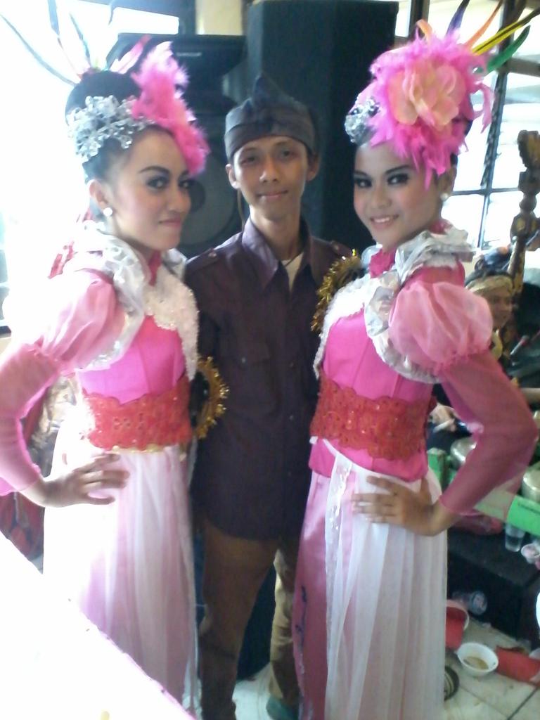 Mntap..<a href="/SanggarKU/">SanggarKU☺</a>,<a href="/BerrySofyan/">berry ny mike</a>,<a href="/cindyoctavia23/">Mboy</a>,<a href="/uieaprianti/">Dwi aprianti</a>