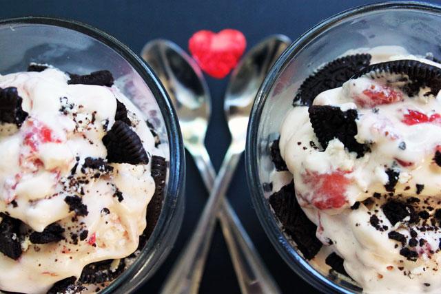CocinaChronicle's tweet photo. A lil' sweet for your sweetheart on #ValentinesDay? Easy to make strawberry&amp;oreo semifreddo http://t.co/Fx71SUad8v http://t.co/Zao46N4Gyb