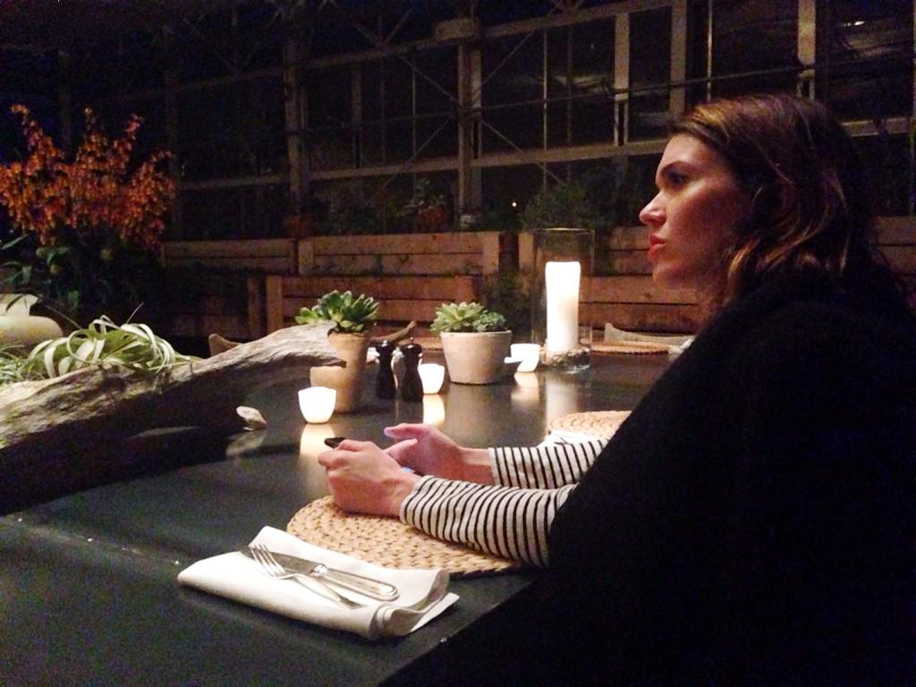 minkakelly's tweet photo. My gorgeous dinner date miss @themandymoore deep in conversation @theranchmalibu #lookatthosecheekbones http://t.co/8m5icyjriT