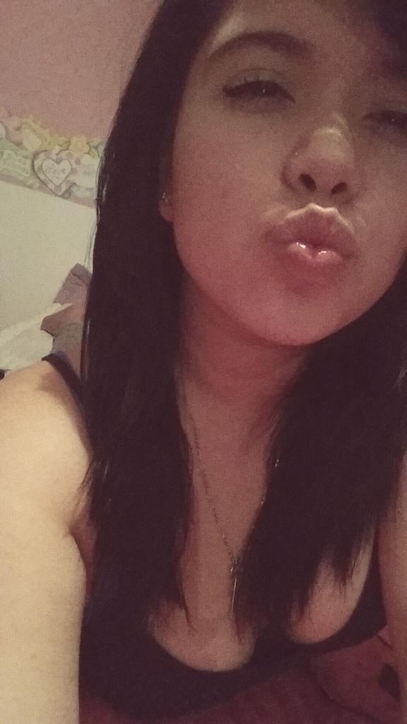 OneLifeOneL's tweet image. Strong.