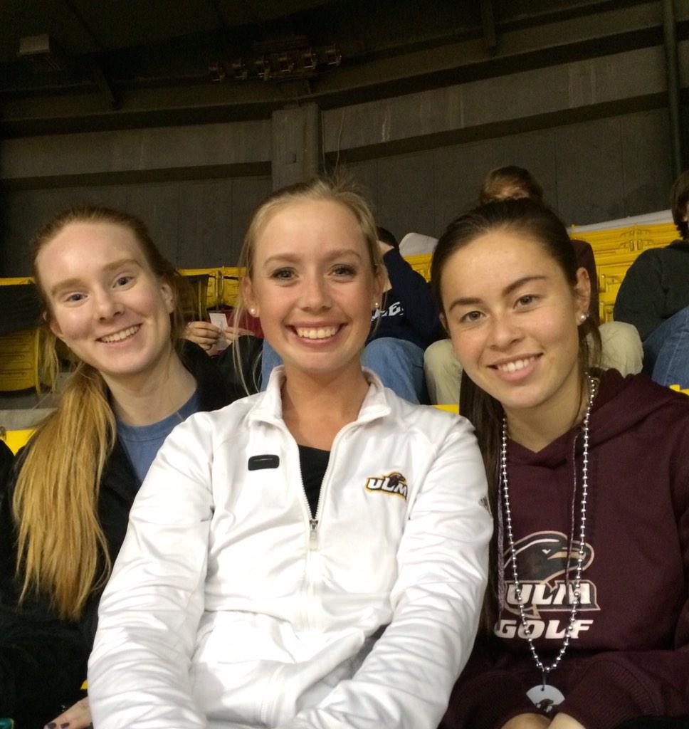 E_Stratton3's tweet photo. Women's golf and Track supporting the Wahawks! ULMGolf #W4W #BeatULL #GoHawks http://t.co/3feFvf5Ug8