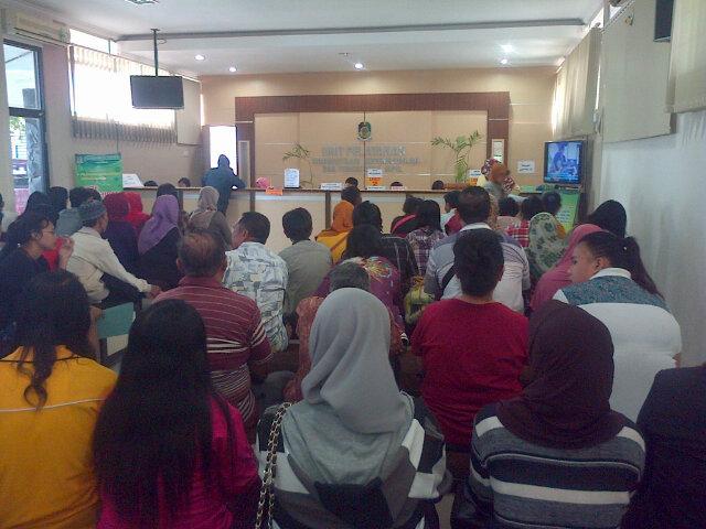 isunBanyuwangi's tweet image. semua terasa indah ketika kita membudayakan antri #dispenduk (pict: @n_Dhiecka)