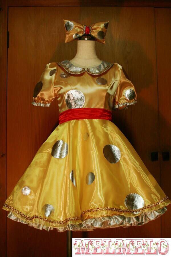 Melmelo 30周年ミニーちゃんワンピース 赤ドットワンピと同じ型紙で作っています ミニーちゃんのワンピースは基本同じ形が多いのですが この形は本当に足が長く見えるし 女の子らしいシルエットなので最高に可愛くて大好きです Http T Co Ygsy1wlpfp