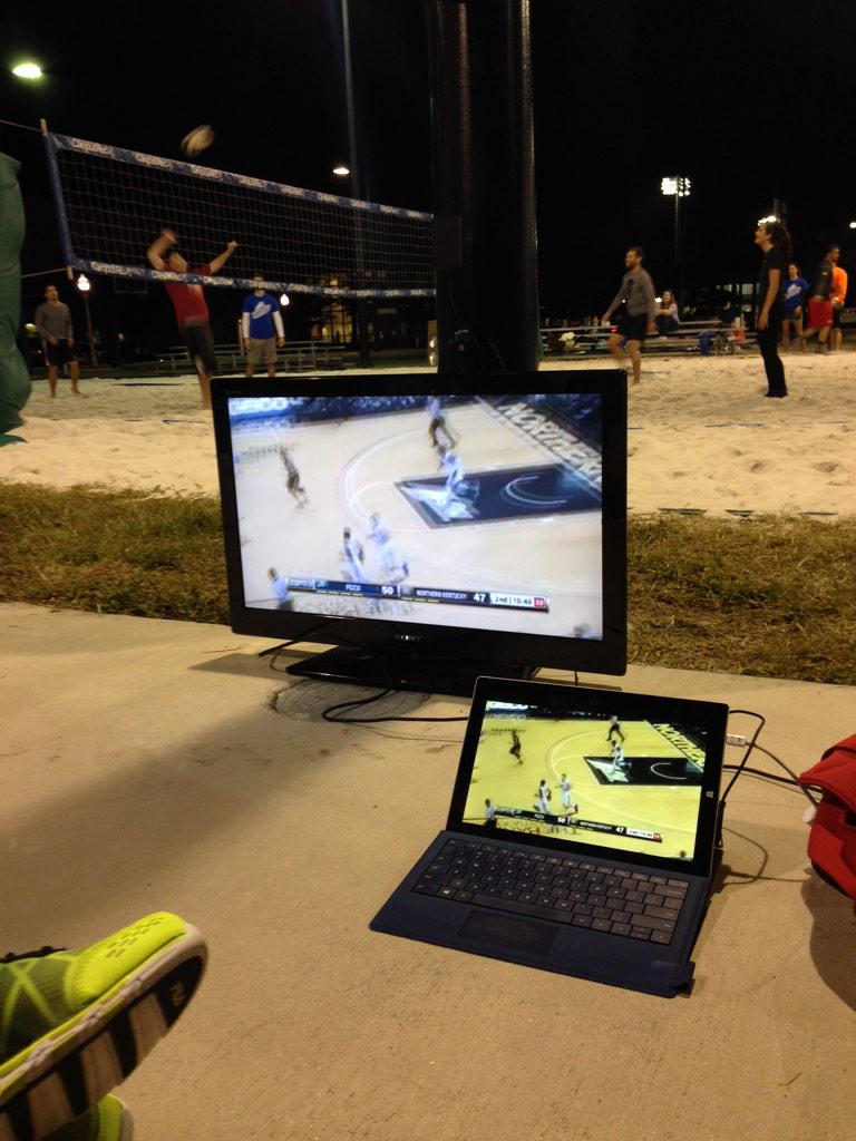 iamdawz's tweet photo. #FGCUHateWeek NKU can't fill seats and were sitting here at the volleyball courts.. @FGCUDirtyBirds http://t.co/6dBtsMb0Bp
