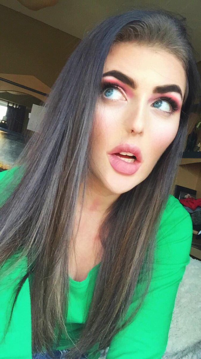 ChrisWTheStar's tweet photo. i should have stopped her.I could have done something.She went too far & now she looks like this. #StopPlasticSurgery http://t.co/U5uhLRiWQ6
