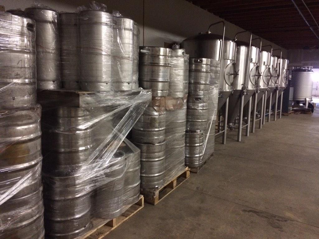 HWArtisanBeer's tweet photo. Kegs showed up! #massbeer #craftbeer #futurebeer http://t.co/nqoO3lCs2Y