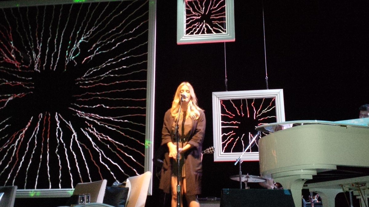 conmcginley's tweet image. @_paigemorgan @REDTalks_ @wesgroup Great Entertainment.