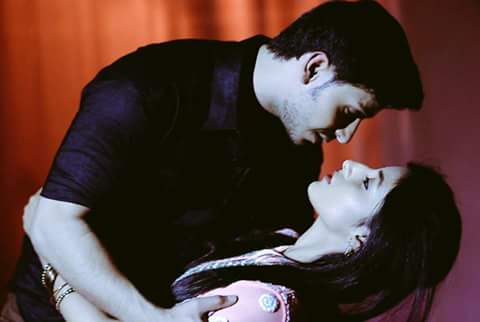 Varsharoy5's tweet photo. Its 13th ! Gosh m so so so xcited...TV screens r gna sizzle agn 2day! This pic is jst so perfect! ππβ€ ππ #Aw8ng http://t.co/yjnSiTPjkO