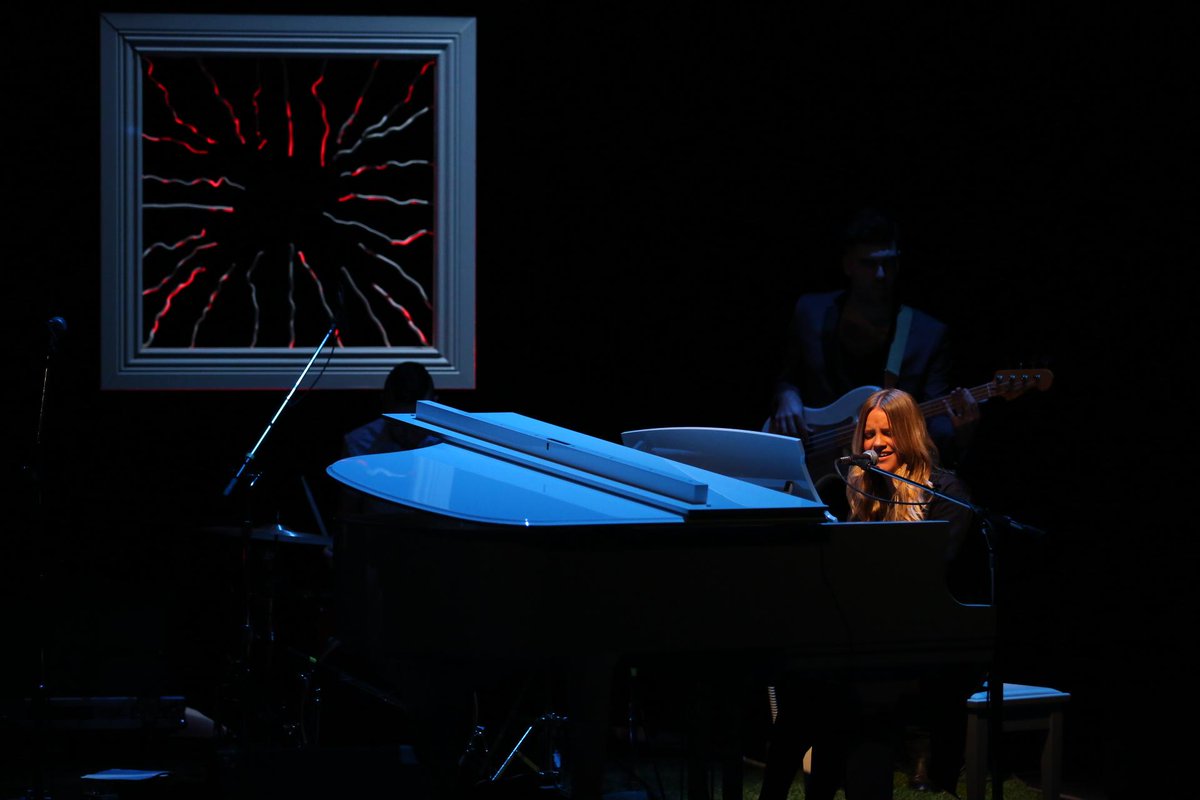 REDTalks_'s tweet image. .@_paigemorgan Thanks for the great songs. The beautiful and elegant Paige Morgan killed it!