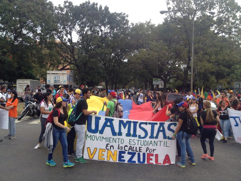 peachydream788's tweet photo. Los #UAMISTAS sin duda demostramos unión y compromiso por la Venezuela que todos queremos #Marcha12F http://t.co/wBJ40NXuCh