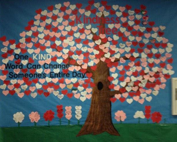 BrunsonAnita's tweet photo. Beautiful tree, beautiful hearts, beautiful school! #kindnessweek #cypresslisd @draper_vicky @BENSIMONLeander http://t.co/m3V2KTspRB