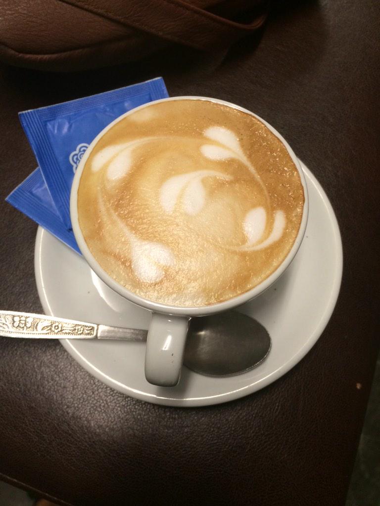 simoneletitia's tweet photo. #earlymorningtweets #work #Kickstarter #CaffieneAndKilos #reefcafe http://t.co/4mQMzwxnBe