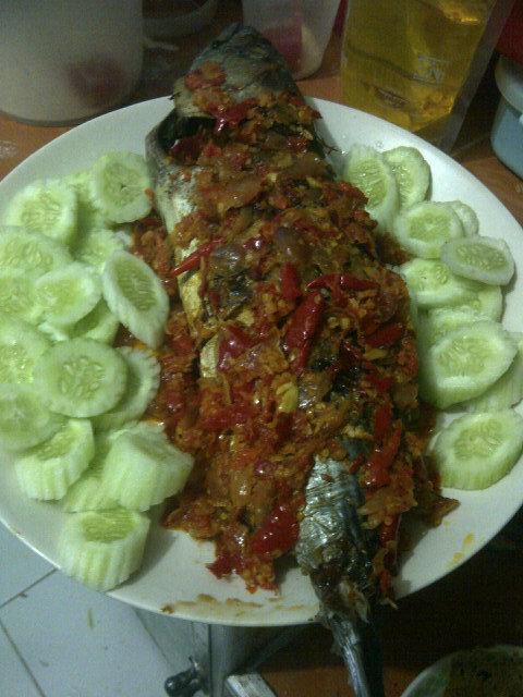 meitarambitan's tweet photo. Ikan tongkol bakar rica super pedassss... Pedasnya seng ada lawang ☺ http://t.co/b9EDGlcBwr