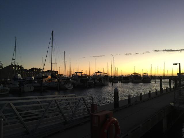 Runoel's tweet photo. @imo_the1st 昨日もどりました。一応、南十字星を現地のセーラーからtwilight ...  http://t.co/IjnfnjBsd9 http://t.co/yq9D1Wr0nY