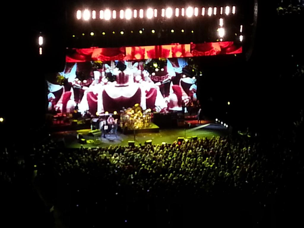 Stevie Nicks has got it going on. Wow! Amazing talent!