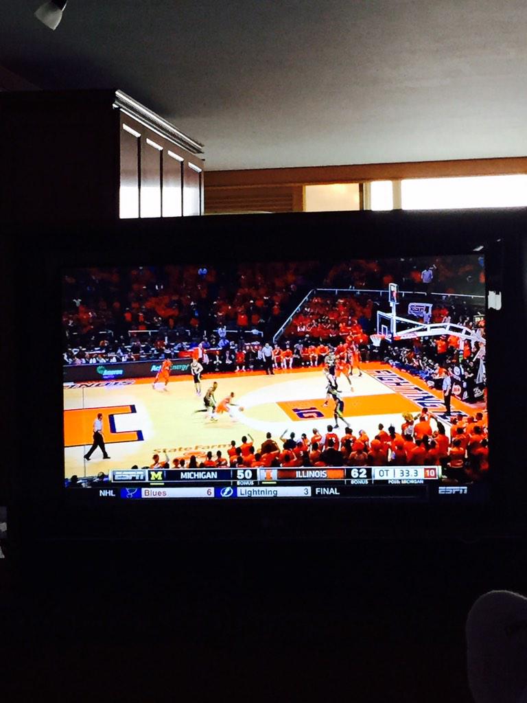 MeyersLeonard's tweet photo. Even on All Star break I had to watch my Illini. Happy for my guys. Lookin' real good right now!! @IlliniHoops http://t.co/uySNoNhsfS