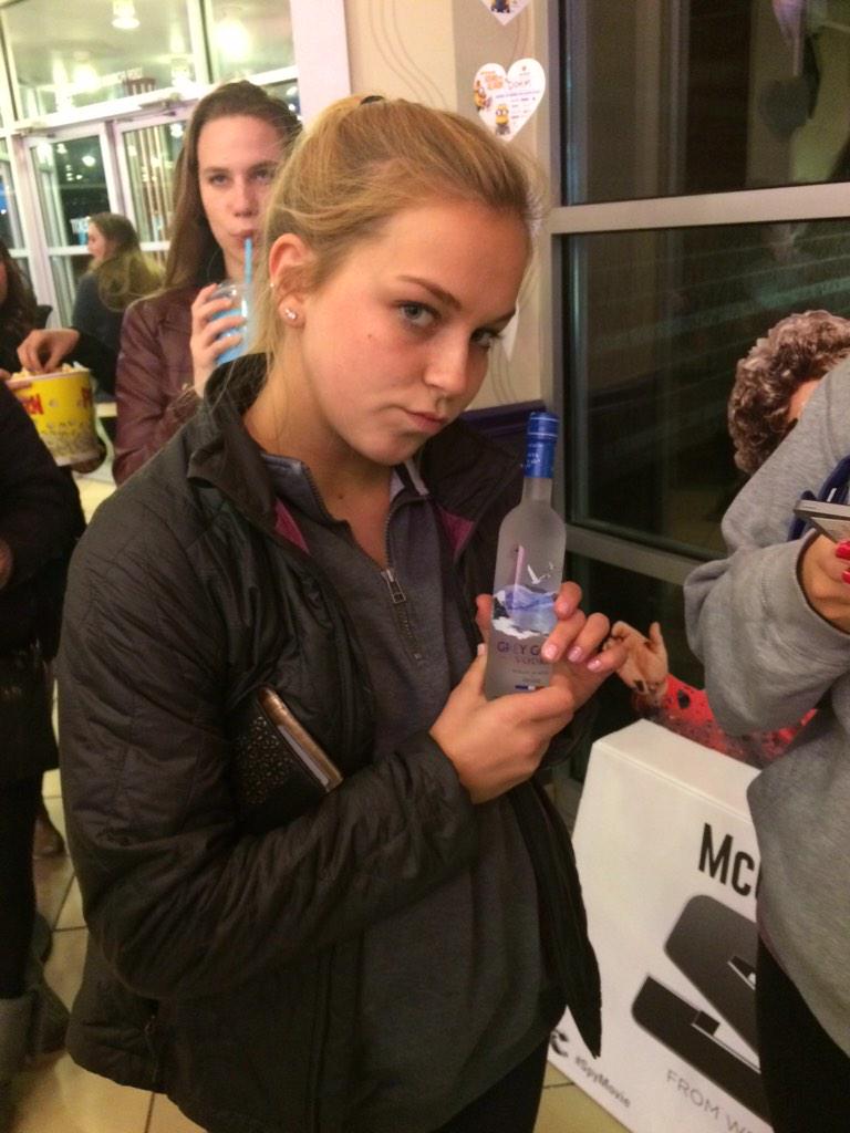 griddydabombaby's tweet photo. Just got handed grey goose at the fifty shades 10:45 showing. How. http://t.co/Diqpqzifnp