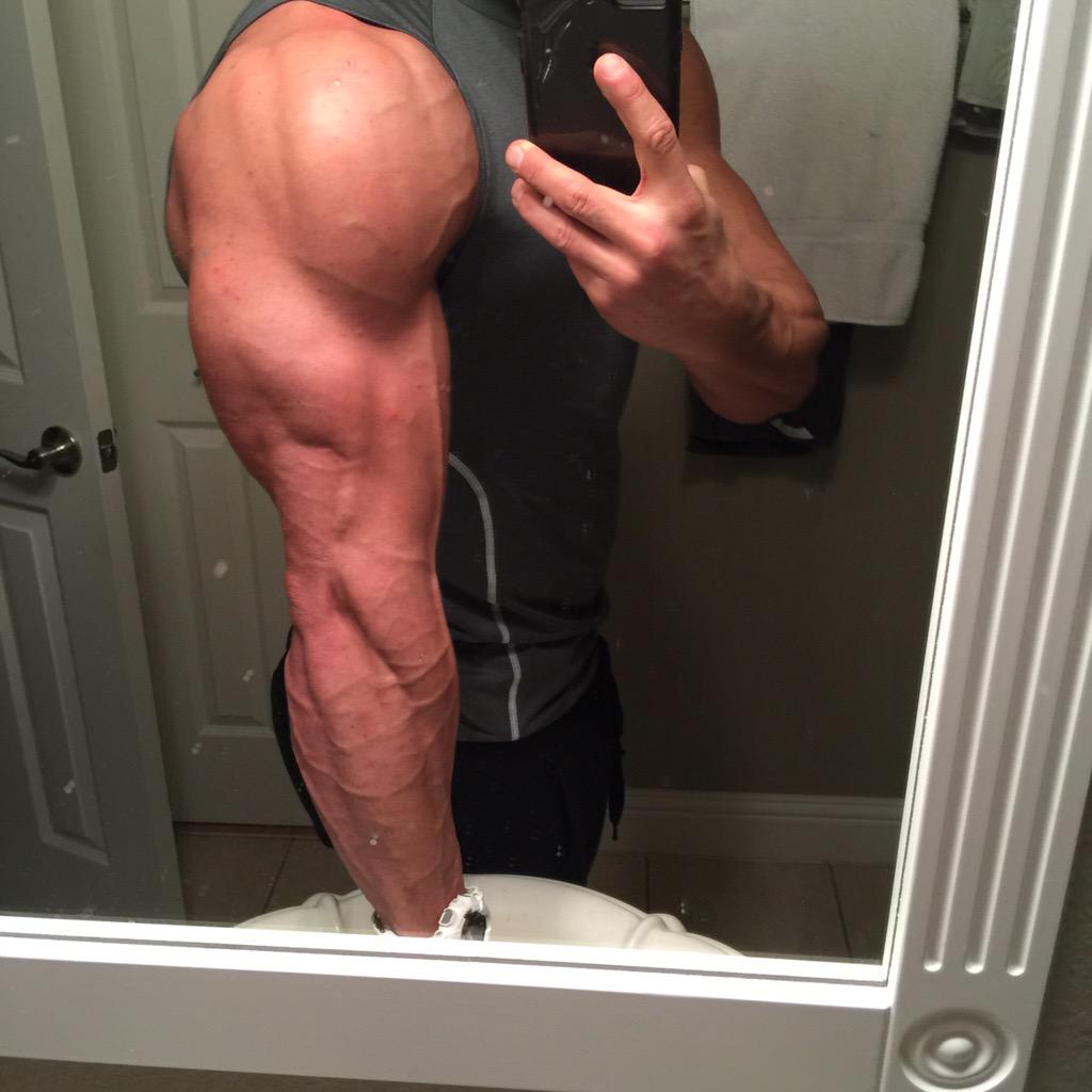 JasonPoston's tweet photo. Likin the fullness @ 3 weeks out despite the carbs. Pump from #nuclearX def helps. #postonstrong @ArnoldSports #ASF15 http://t.co/b7HyEGUFHD