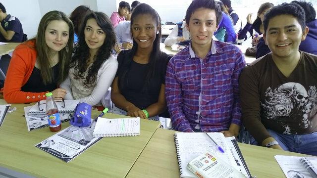 Arce_Katty's tweet photo. #classmates #English #intensiveCLASS #5thLEVEL ☺!!!! http://t.co/MZXSGFXySP