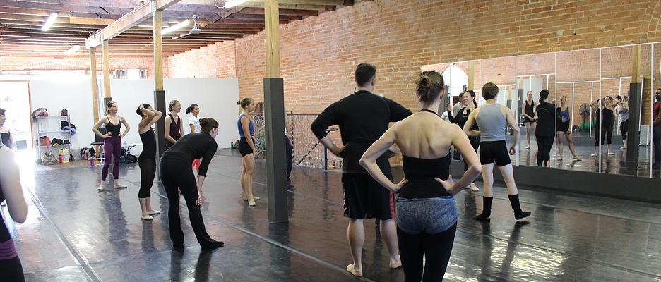 ArtifactDancePr's tweet photo. Dance Company audition Sun, April 19, 2015,12-2pm ADP Studios 17 E. Toole Ave Tucson.http://t.co/YG3F2IfUt4 http://t.co/OAGfTJJcEZ