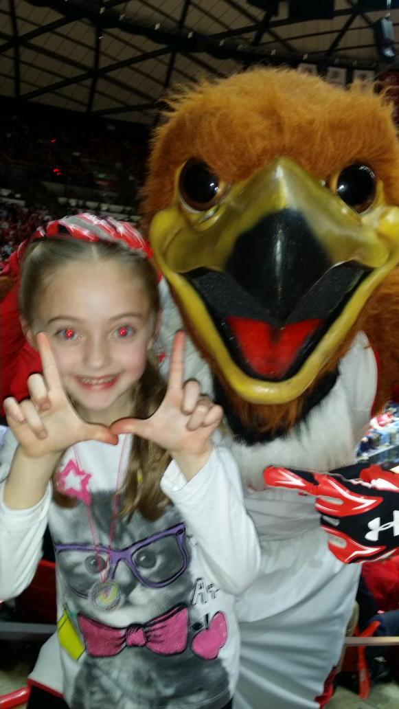 xeonscott's tweet photo. Go university of utah #daddydaughter #Utah http://t.co/oCsx9ncyNc