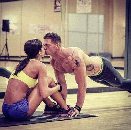 TrainerzMag's tweet image. Couples that sweat together, stay together! 💗💘 bit.ly/1uJIxyi  #valentijn #workout