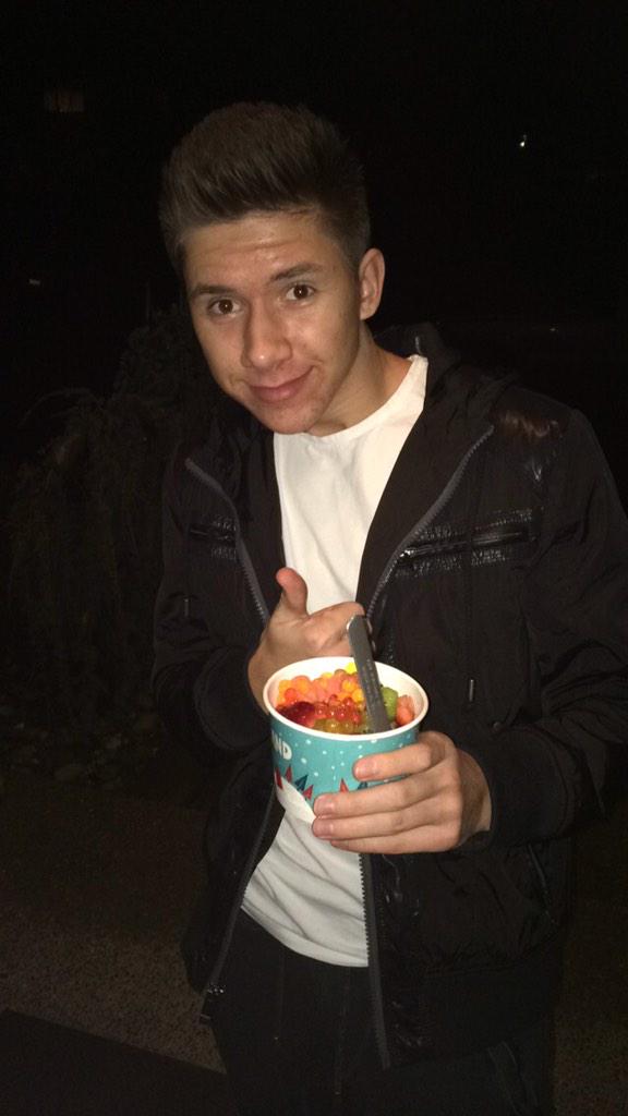 paulkudro's tweet photo. Happy birthday @jnalivayko212 your finally 17, so much you can do now lmao. #MuchOld http://t.co/8XXe4wN5Qr