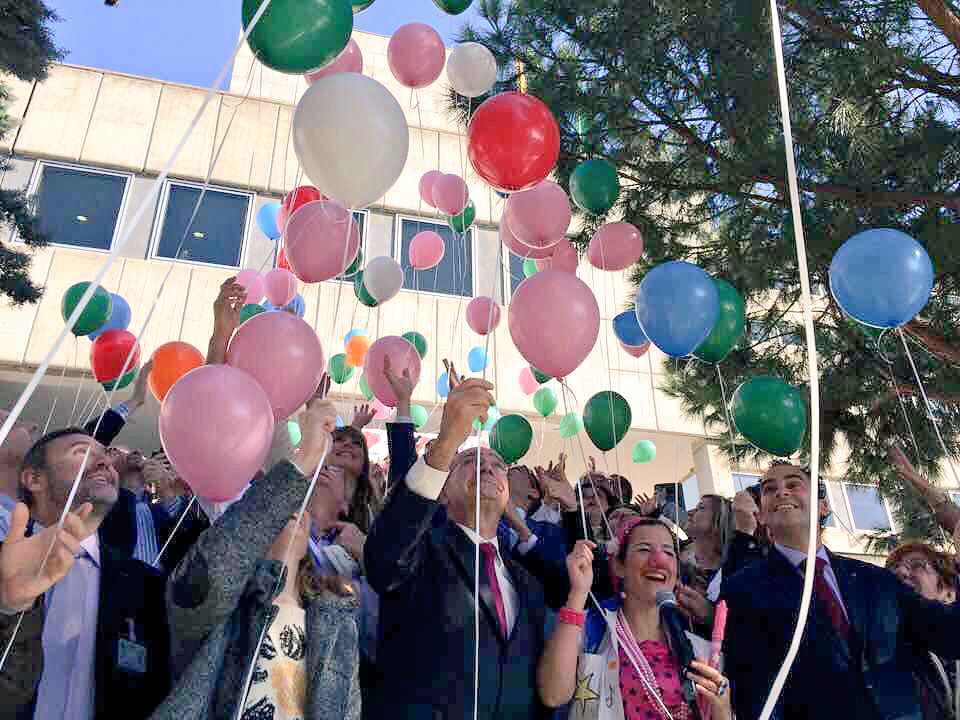 malaga's tweet photo. [Foto] Lectura de manifiesto con motivo del Día Mundial Contra el Cáncer Infantil  en el Hospital Materno-Infantil http://t.co/yTMHA4Jmhv