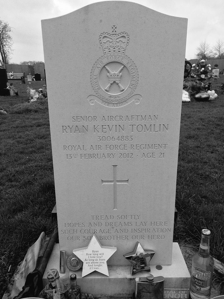 lukebcthomas_'s tweet photo. 3 years today #RIPRYANTOMLIN http://t.co/bu9FwO0drN