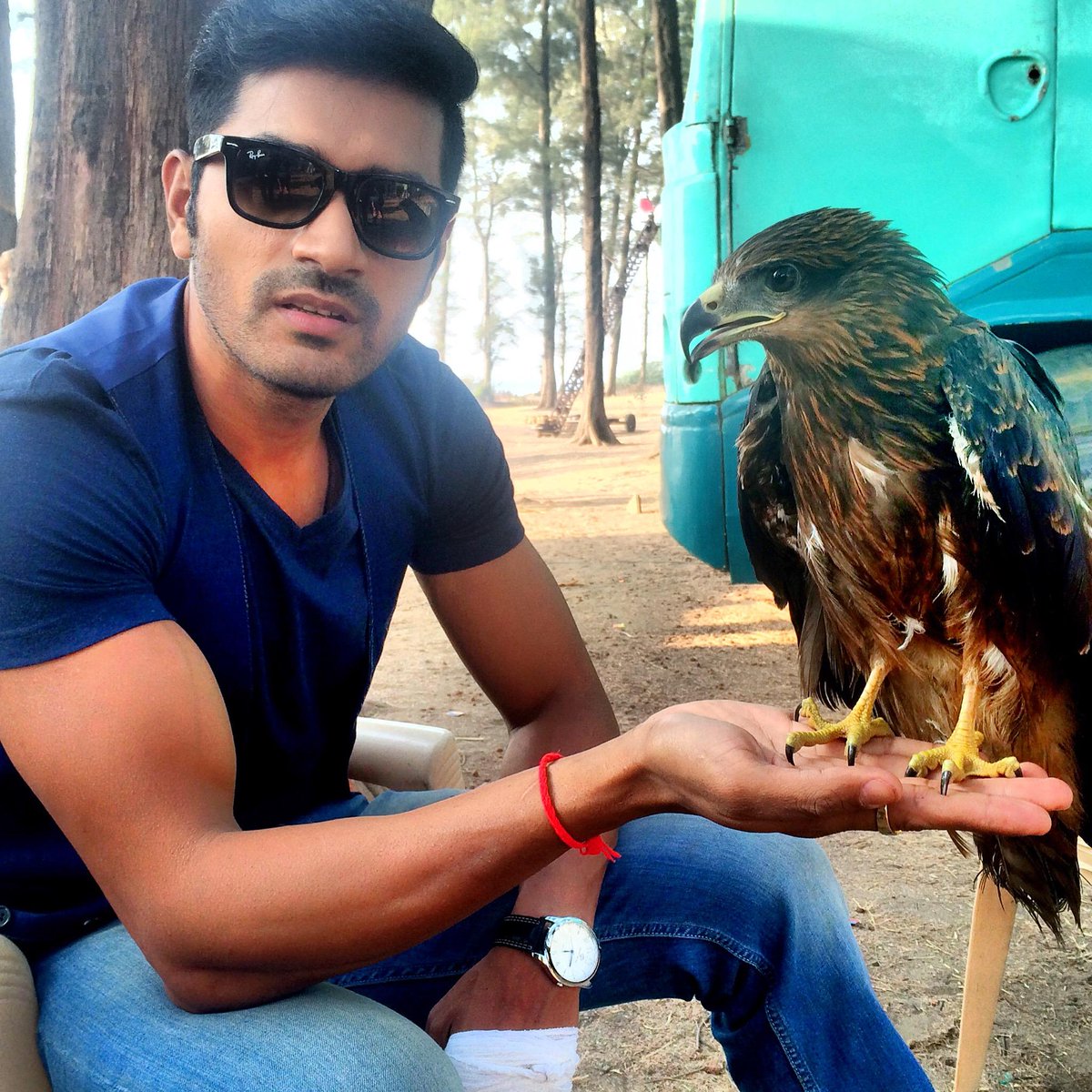 JustShowbiz's tweet photo. Mrunal Jain co-star is an Eagle
http://t.co/Ik43hAZ2WS @Mrunal_MJ @IamChhaviPandey @ZeeTV @mrunal_fc @MJ_MrunalJain http://t.co/EZ7vrJh4lD