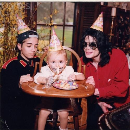 Prince Jackson is 18! wow how time flies! Happy Birthday <3 