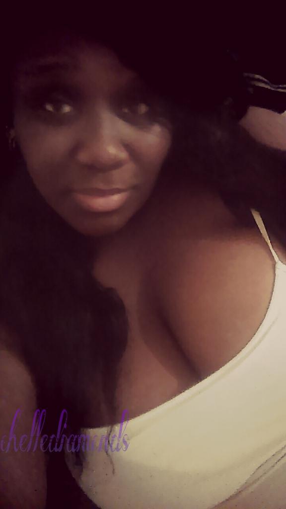 "@kendricklamcrs: "@chainxsmokers: 💜🌻 " you can get rounds bye" /Mine/.