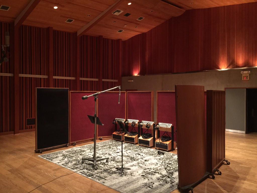 alxanders's tweet photo. And then there was an empty room...
#gleegoodbye #theend http://t.co/eFUABzIQWf